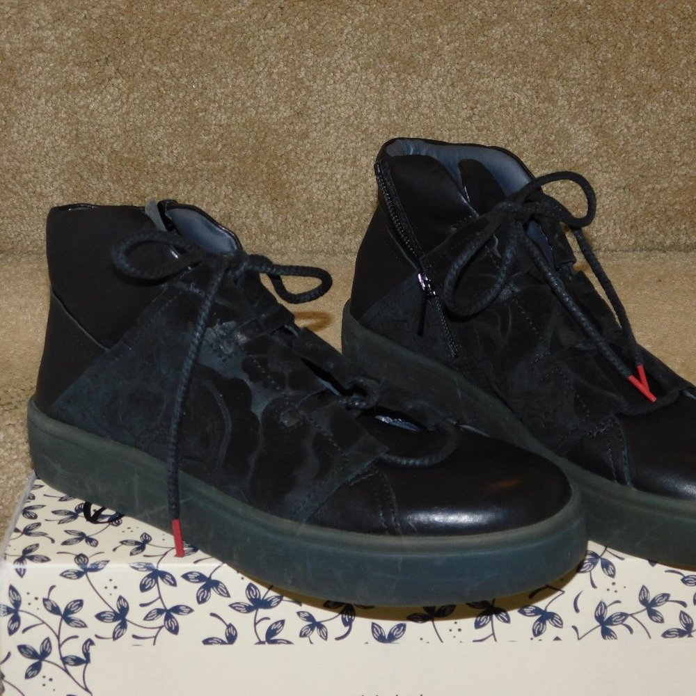 NIB $220 THINK! Black Leather / Suede Espresso Ankle Boots EU 35 U.S. 5 …